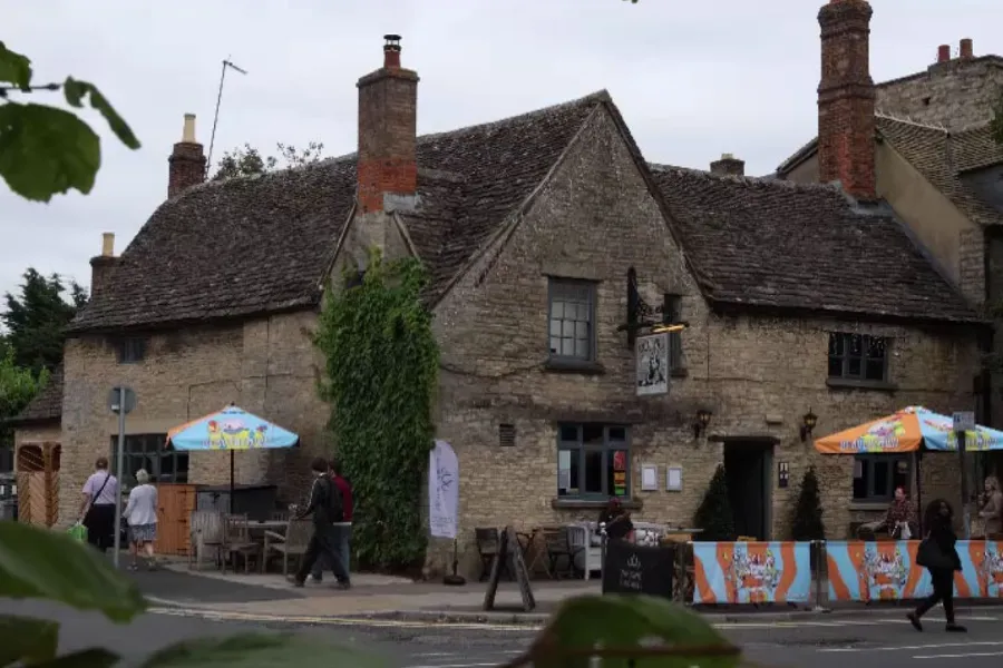 Three Horseshoes